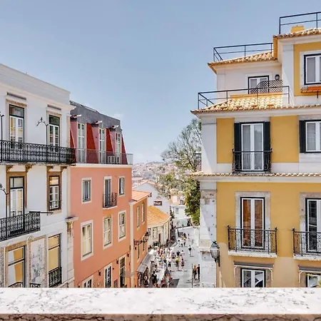 Beautiful Authentic 1bed Near Sao Jorge Castle 아파트 *