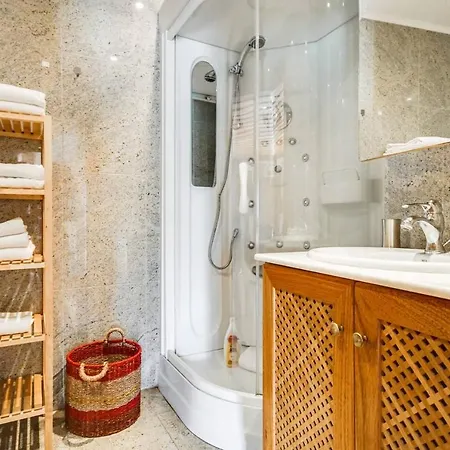 Beautiful Authentic 1bed Near Sao Jorge Castle *